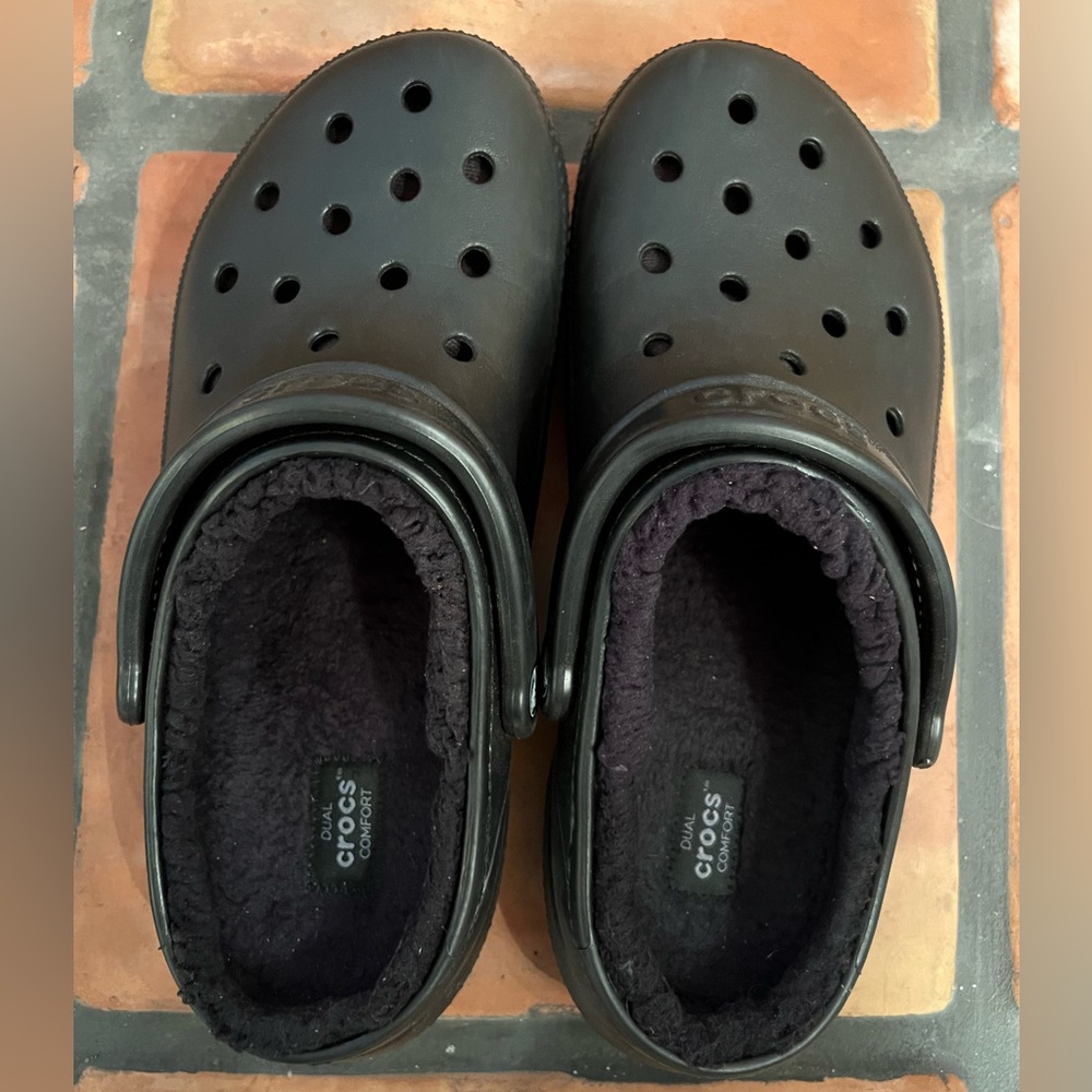 Like new! CROCS Classic Lined Clog